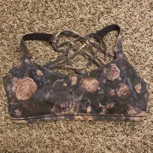 Lulelemon Free to be Wild sports bra